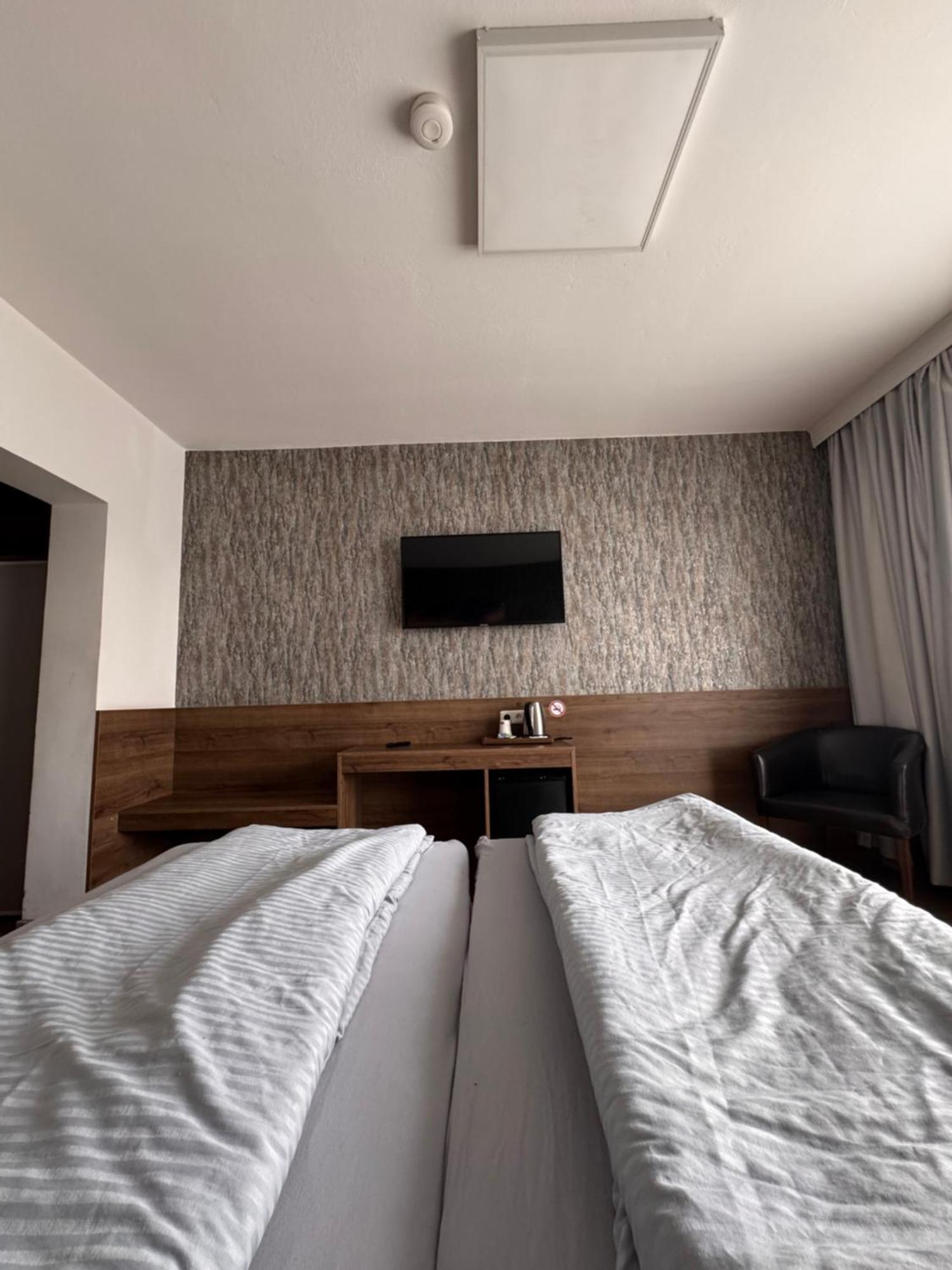 F Hotel 24H Check-In Hörsching Exteriör bild